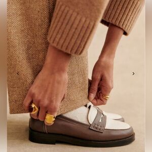 Sezane Elegant Women's Loafers in brown and white